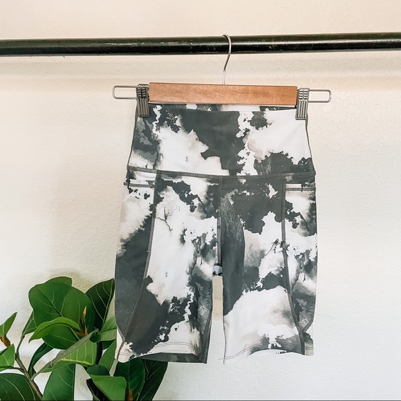 -`♡´- Free! Sage Collective Cloud-Print Everyday Shorts Size XS - Picture 2 of 11